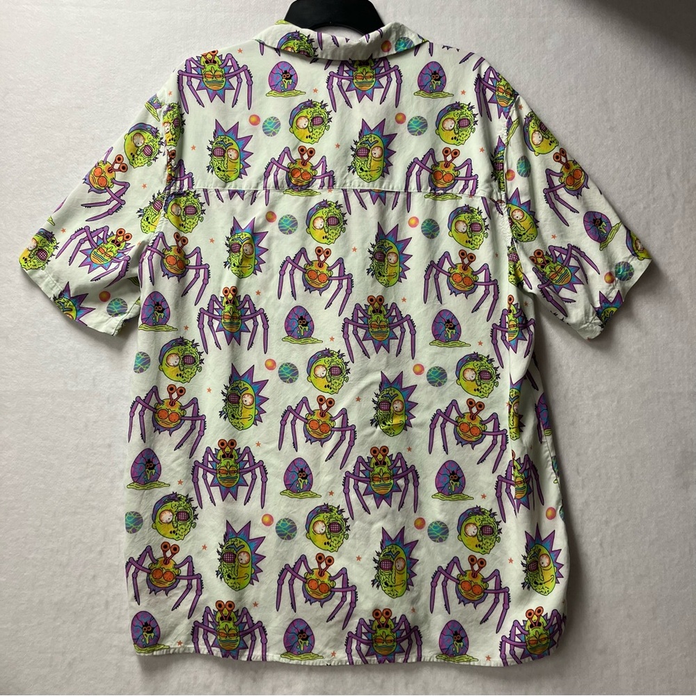 Rick & Morty Shirt H&M Mens Size XL Camp Halloween Cartoon Skull Creepy Spider - Picture 2 of 5